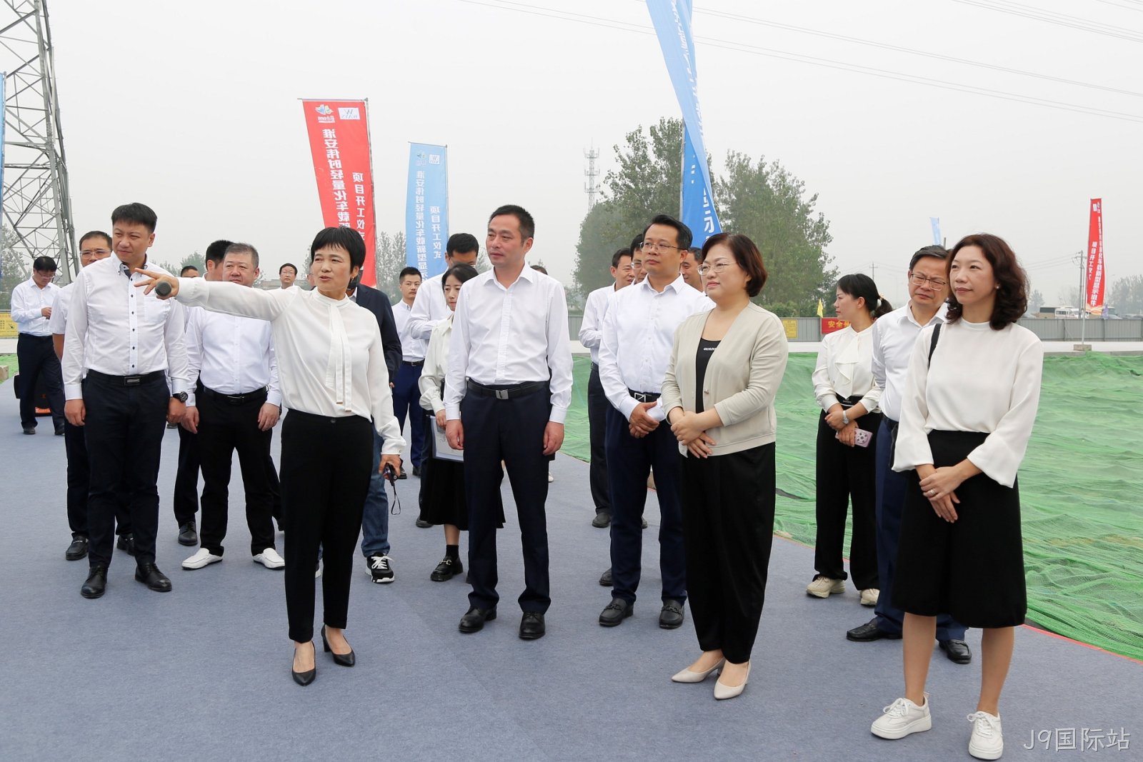 1696670165479772.jpg 淮安J9国际站轻量化车载新型显示组件项目开工建设3.JPG